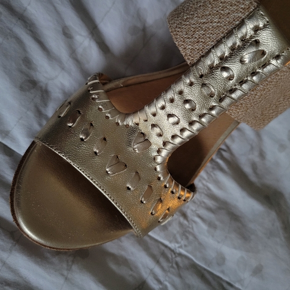 Jack Rogers gold wedges - sz 9 - Picture 2 of 7